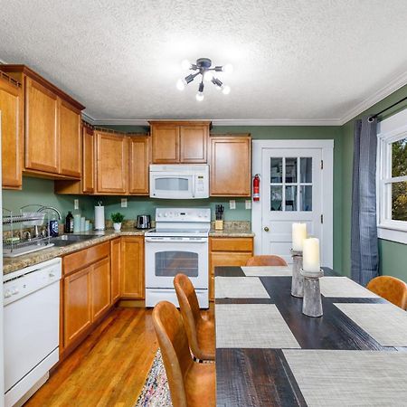 New River Gorge Cottage W Hot Tub, Fire Pit, Grill Oak Hill ภายนอก รูปภาพ