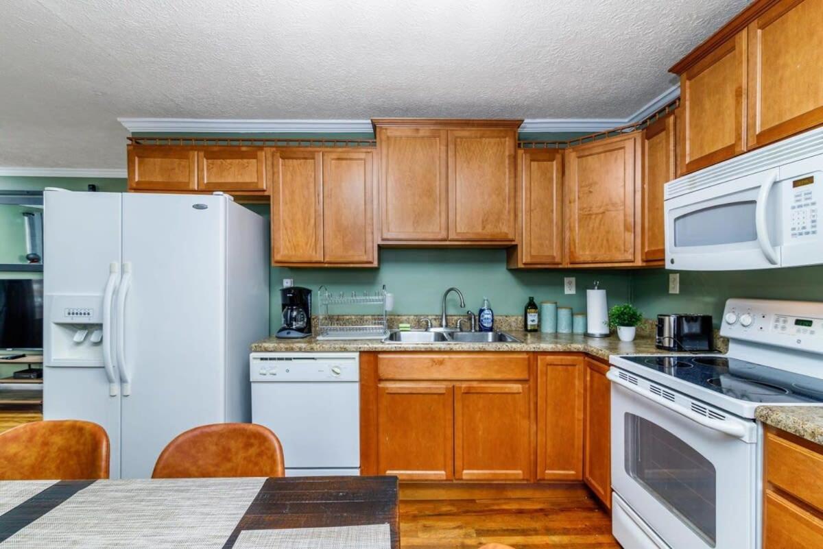 New River Gorge Cottage W Hot Tub, Fire Pit, Grill Oak Hill ภายนอก รูปภาพ