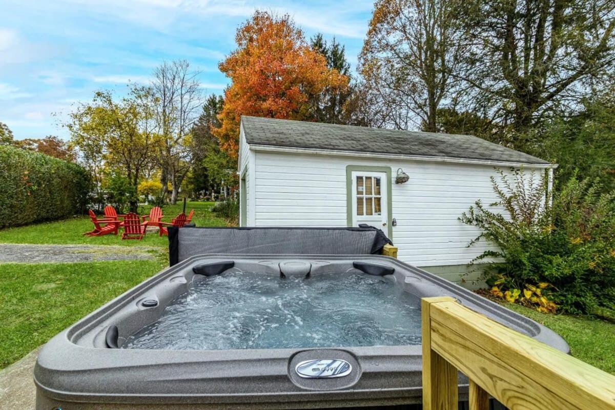 New River Gorge Cottage W Hot Tub, Fire Pit, Grill Oak Hill ภายนอก รูปภาพ