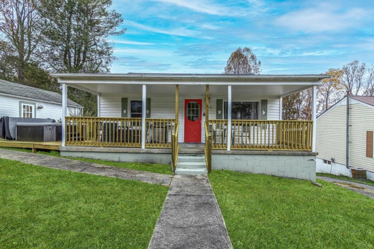 New River Gorge Cottage W Hot Tub, Fire Pit, Grill Oak Hill ภายนอก รูปภาพ