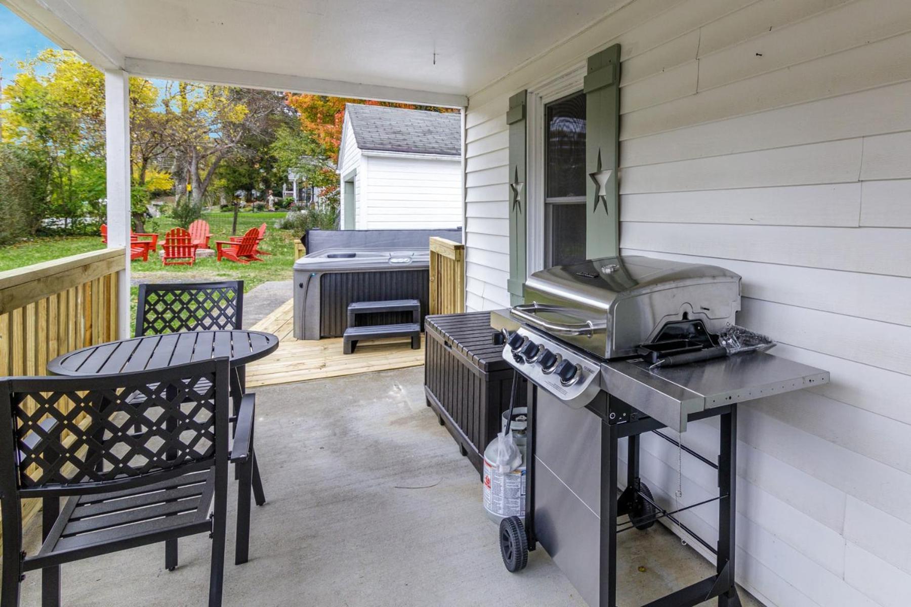 New River Gorge Cottage W Hot Tub, Fire Pit, Grill Oak Hill ภายนอก รูปภาพ