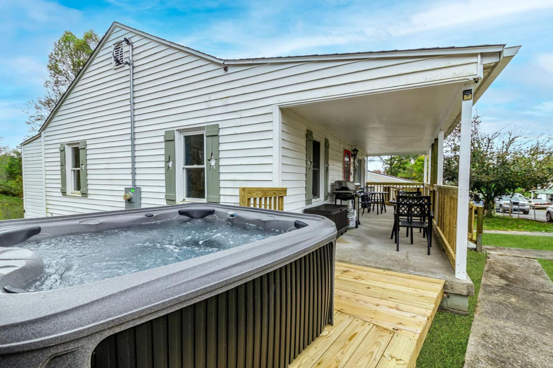 New River Gorge Cottage W Hot Tub, Fire Pit, Grill Oak Hill ภายนอก รูปภาพ